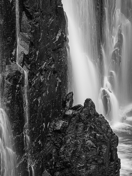 CA - L 81220 MacKenzie Falls Grampian Mtns