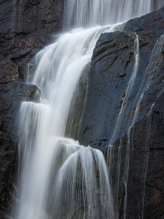 CA - L 81027 MacKenzie Falls Grampian Mtns